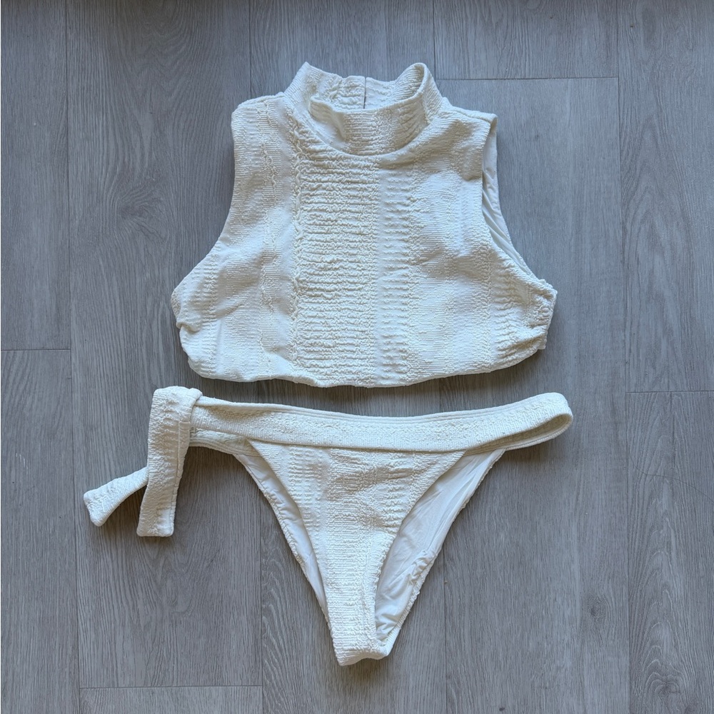 Devon windsor off white high neck bikini set size medium